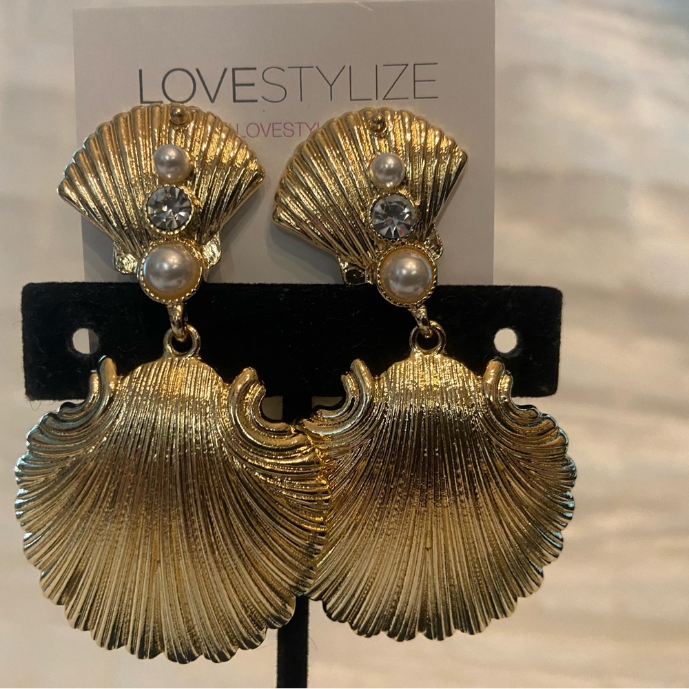 Gold Shell Earrings